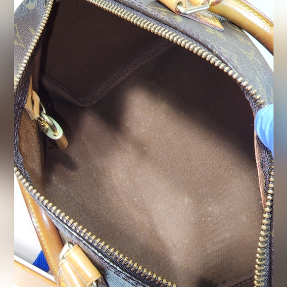 Authentic Louis Vuitton Speedy 25 - Picture 12 of 16